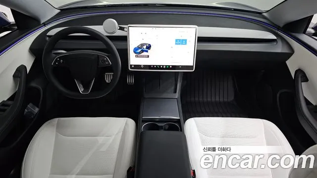 Tesla Model 3 — интерьер