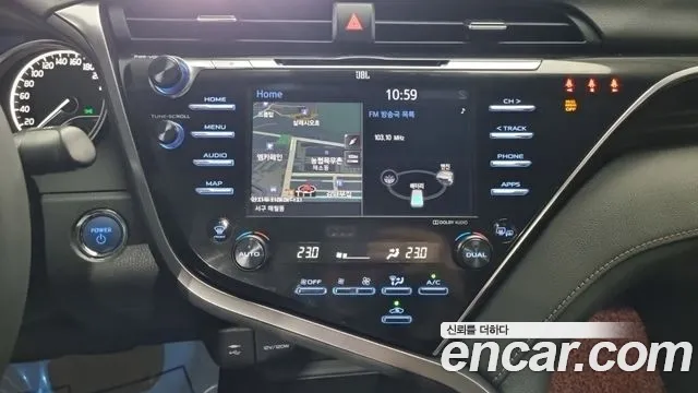 Toyota Camry — интерьер