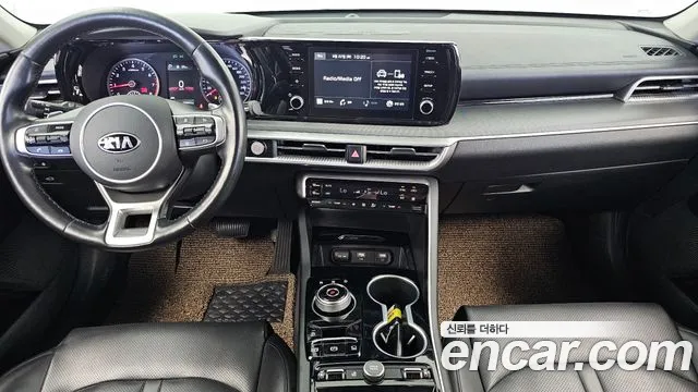 Kia K5 — интерьер