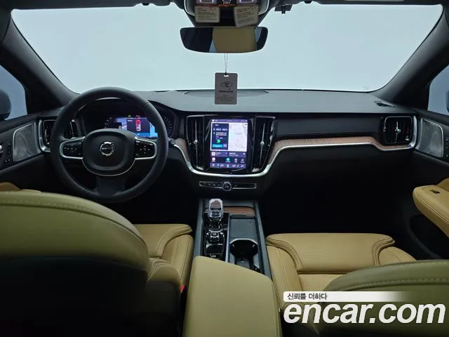 Volvo V60 — интерьер