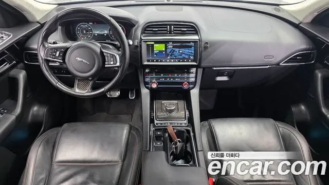 Jaguar F-Pace — интерьер