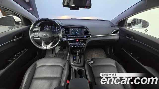 Hyundai Elantra — интерьер