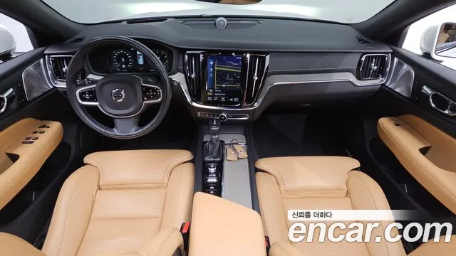 Volvo V60 — интерьер