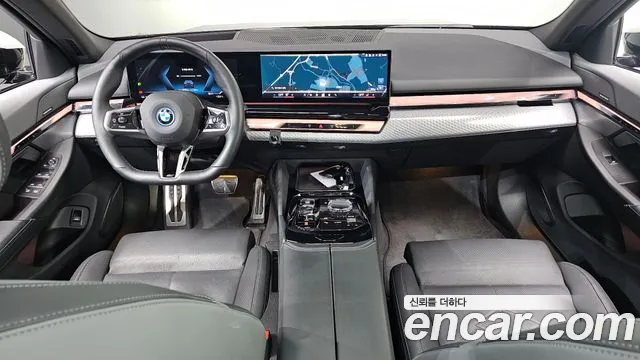 BMW i5 — интерьер