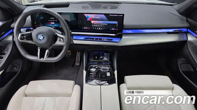 BMW i5 — интерьер