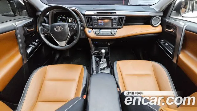 Toyota RAV4 — интерьер