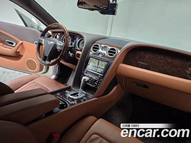 Bentley Continental — интерьер