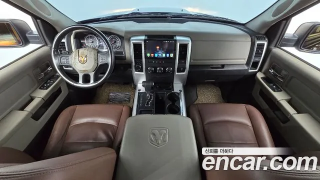 Dodge Ram Pickup — интерьер