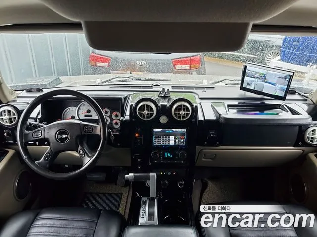 Hummer H2 — интерьер