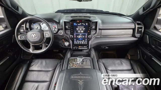 Dodge Ram Pickup — интерьер