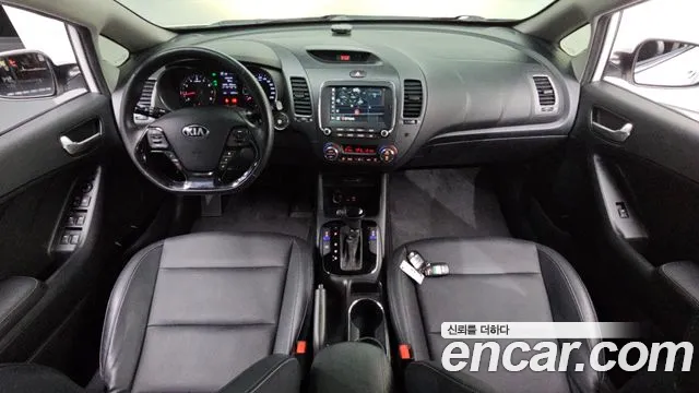 Kia K3 — интерьер