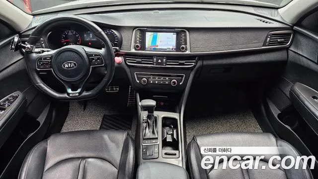 Kia K5 — интерьер