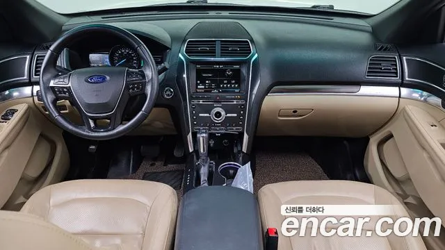 Ford Explorer — интерьер