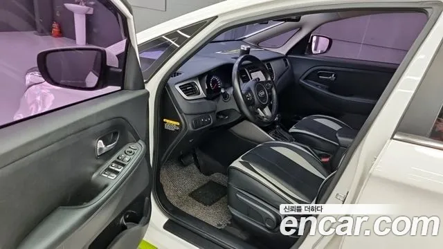 Kia Carens — интерьер