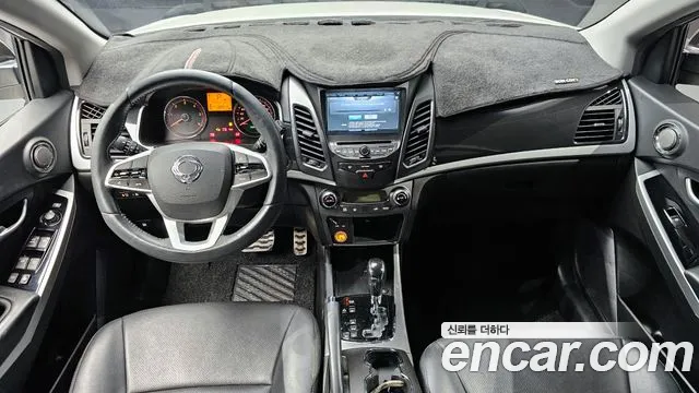 KG Mobility Korando — интерьер