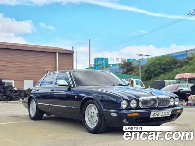 Jaguar XJ-8