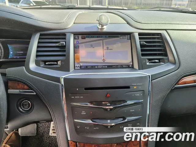 Lincoln MKS — интерьер