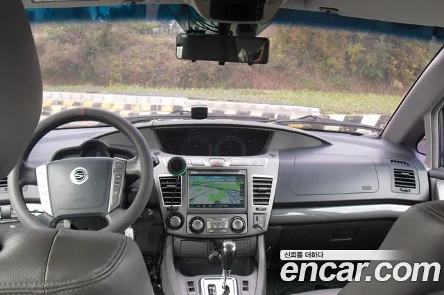 KG Mobility Korando — интерьер