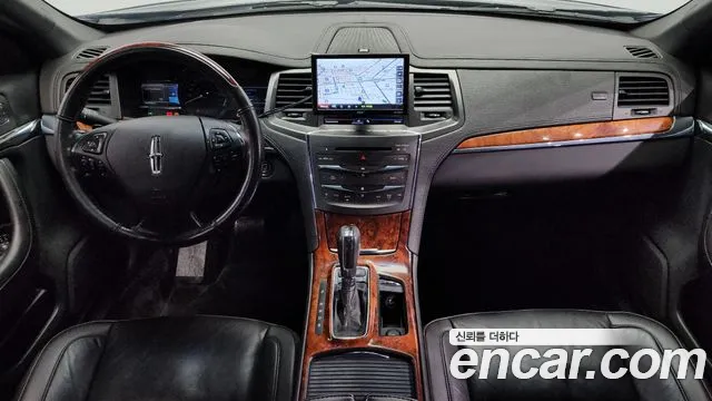 Lincoln MKS — интерьер