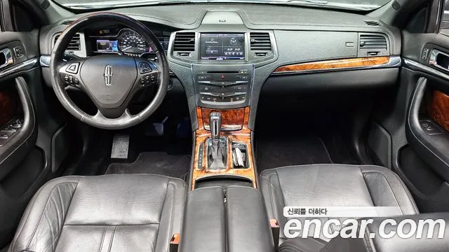 Lincoln MKS — интерьер