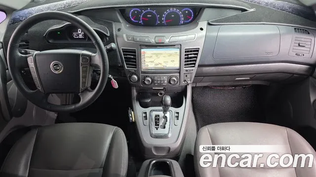 KG Mobility Korando — интерьер