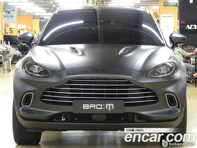 Aston Martin DBX