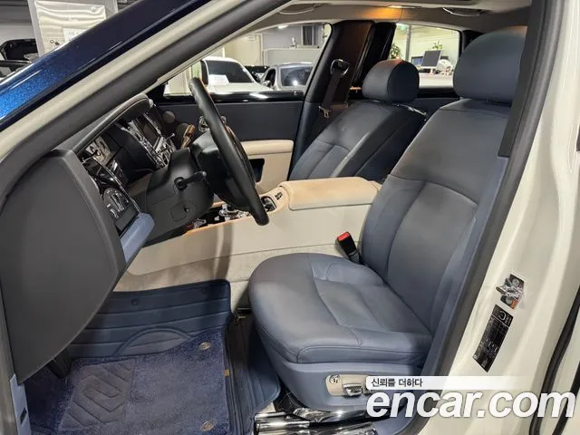 Rolls-Royce Ghost — интерьер