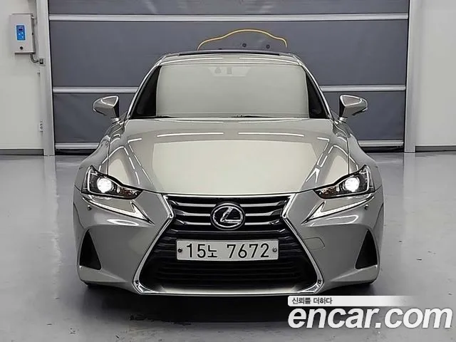 Lexus IS