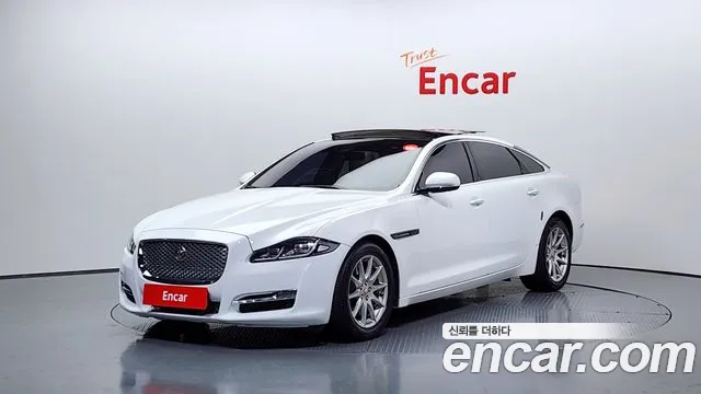 Jaguar XJ