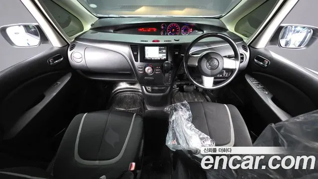 Mazda Biante — интерьер