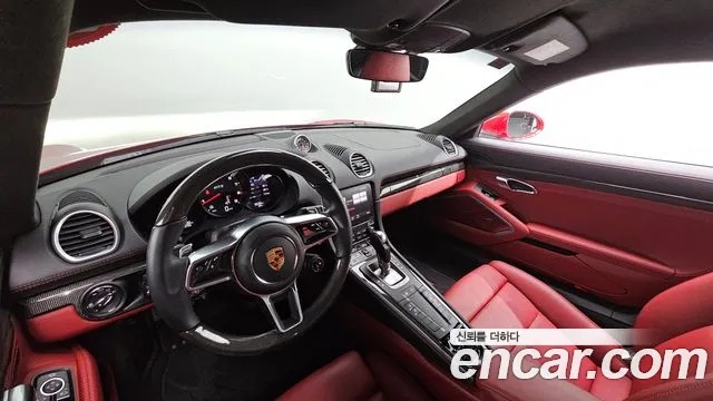Porsche 718 — интерьер