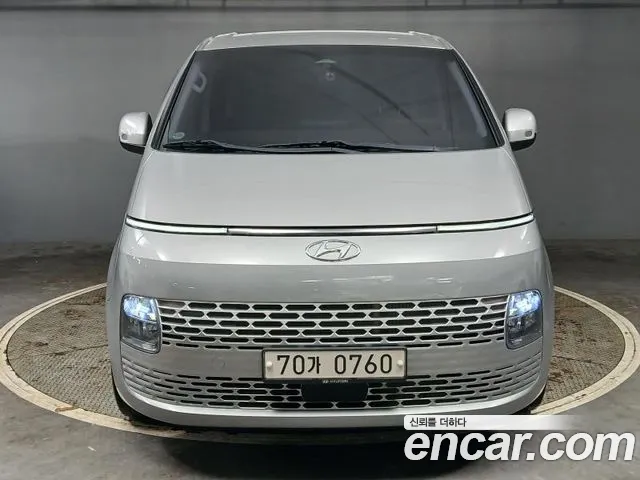 Hyundai Staria
