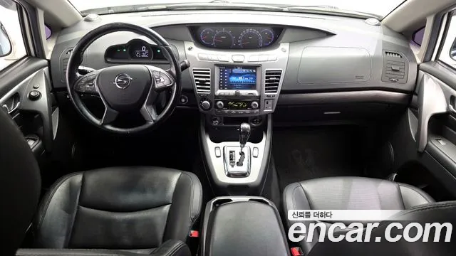 KG Mobility Korando — интерьер