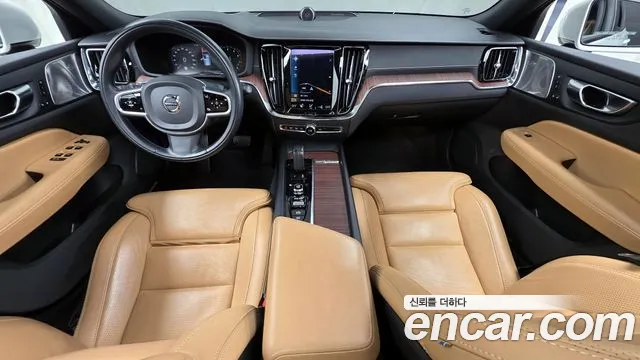 Volvo V60 — интерьер