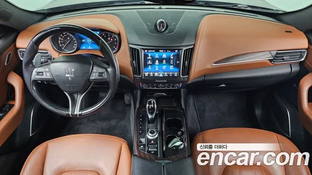 Maserati Levante — интерьер