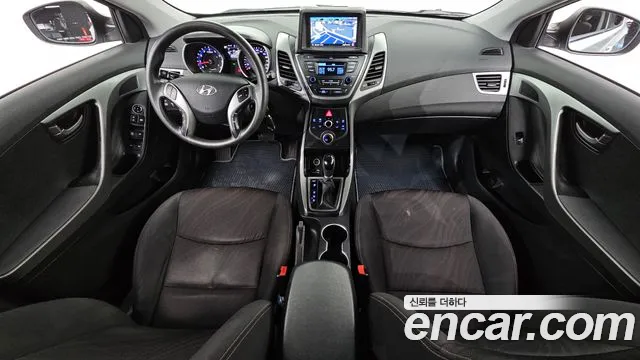 Hyundai Elantra — интерьер