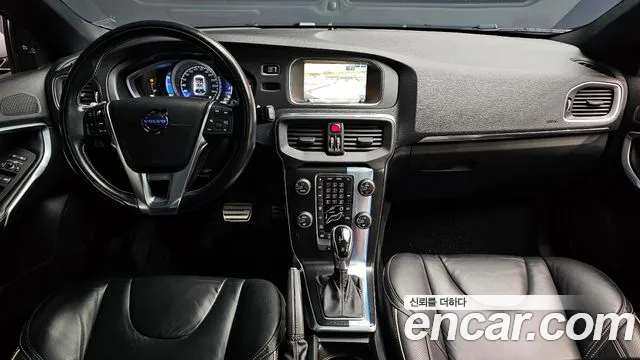 Volvo V40 — интерьер