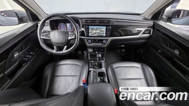 KG Mobility Korando — интерьер