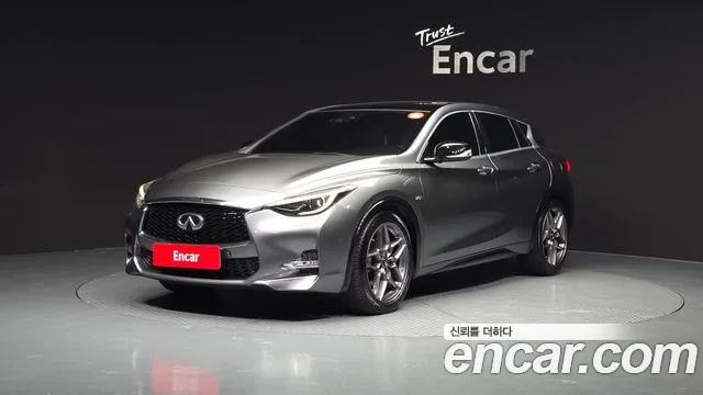 Infiniti Q30