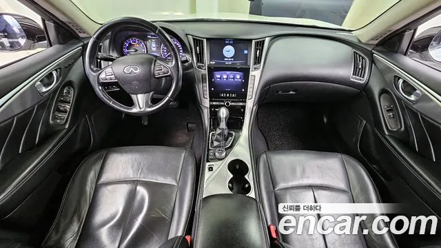 Infiniti Q50 — интерьер