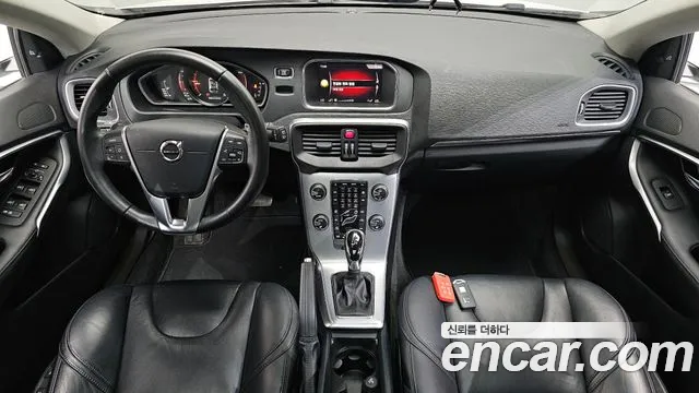 Volvo V40 — интерьер