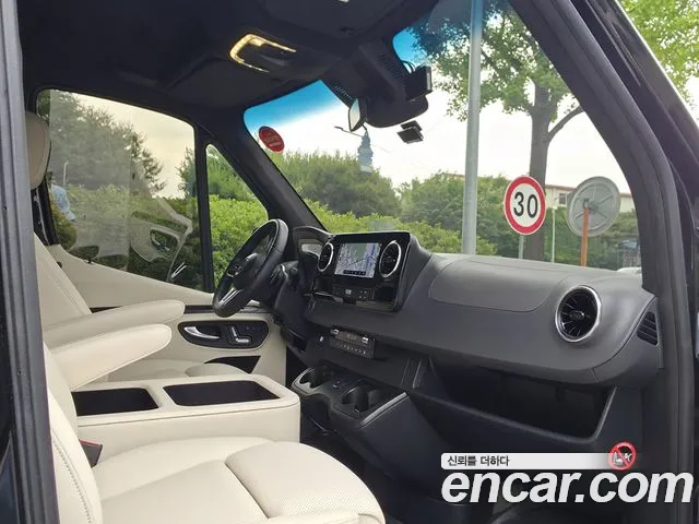 Mercedes-Benz Sprinter — интерьер