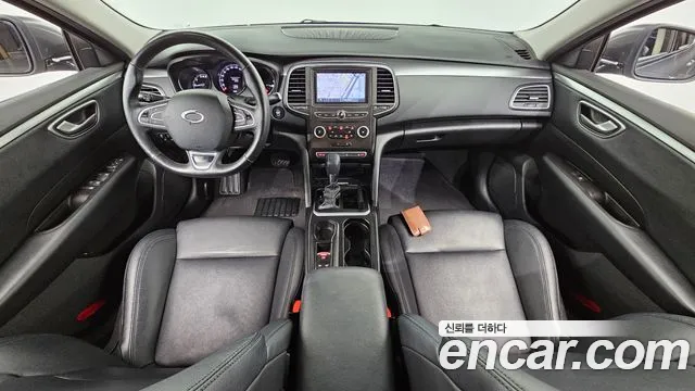 Renault Korea SM6 — интерьер