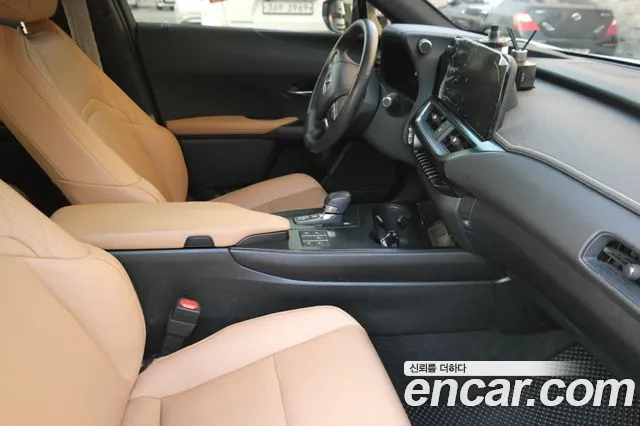 Lexus UX — интерьер