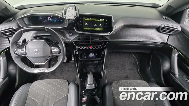 Peugeot 2008 — интерьер
