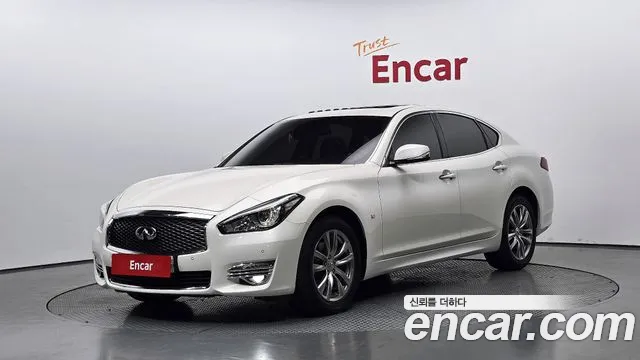 Infiniti Q70