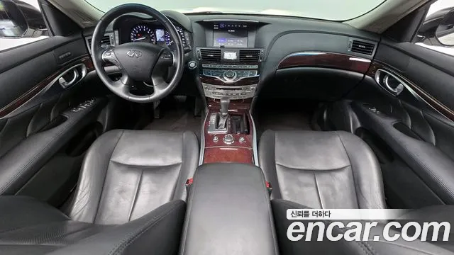 Infiniti Q70 — интерьер