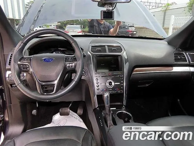 Ford Explorer — интерьер