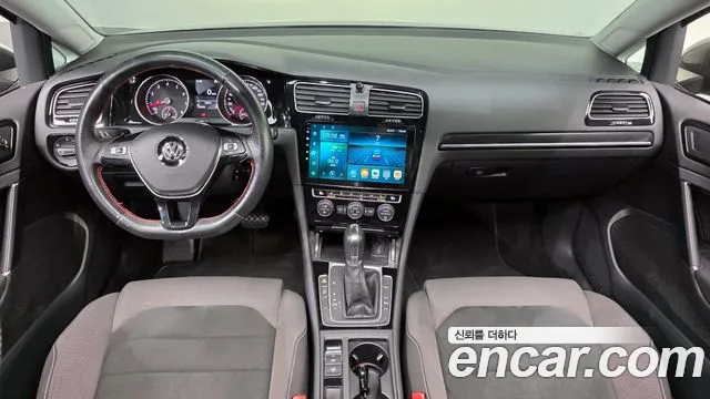 Volkswagen Golf — интерьер