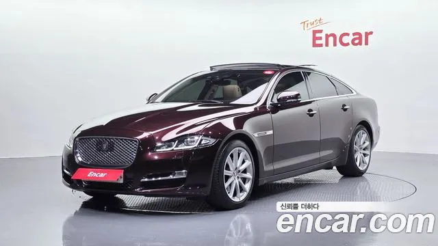 Jaguar XJ